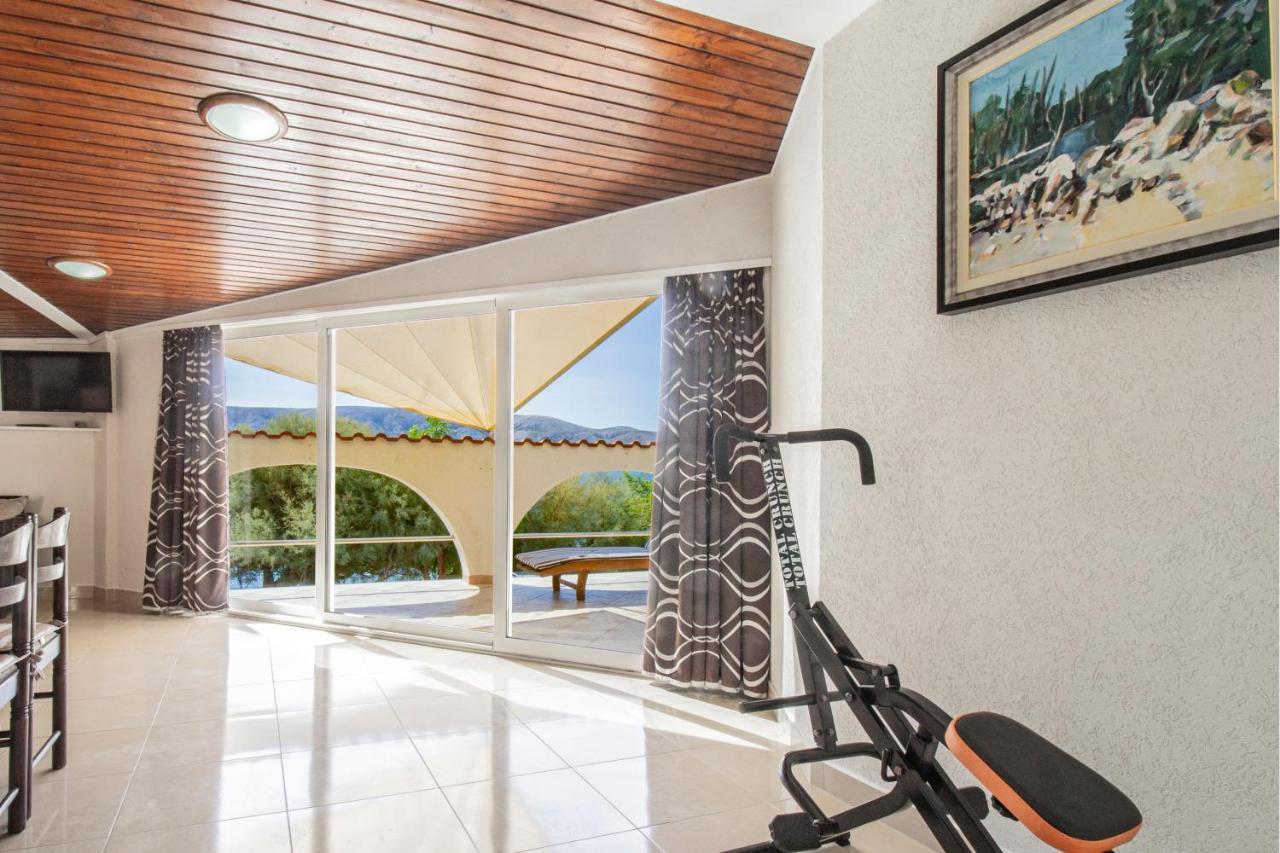 Galapagus Privat Beach & Boat Dock Lägenhet Metajna Exteriör bild