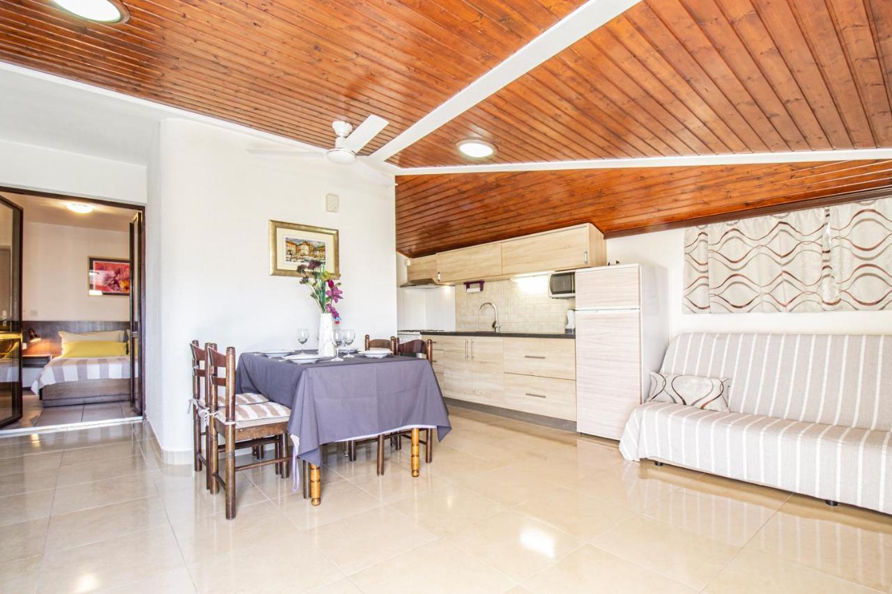 Galapagus Privat Beach & Boat Dock Lägenhet Metajna Exteriör bild